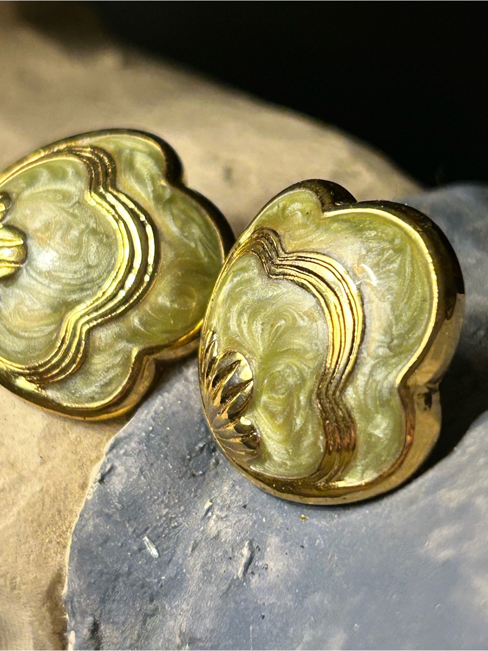 Vintage Avon Gold-Tone Olive Green Enamel Floral Stud pierced Earrings